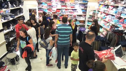 Veliler okul alış verişinde....