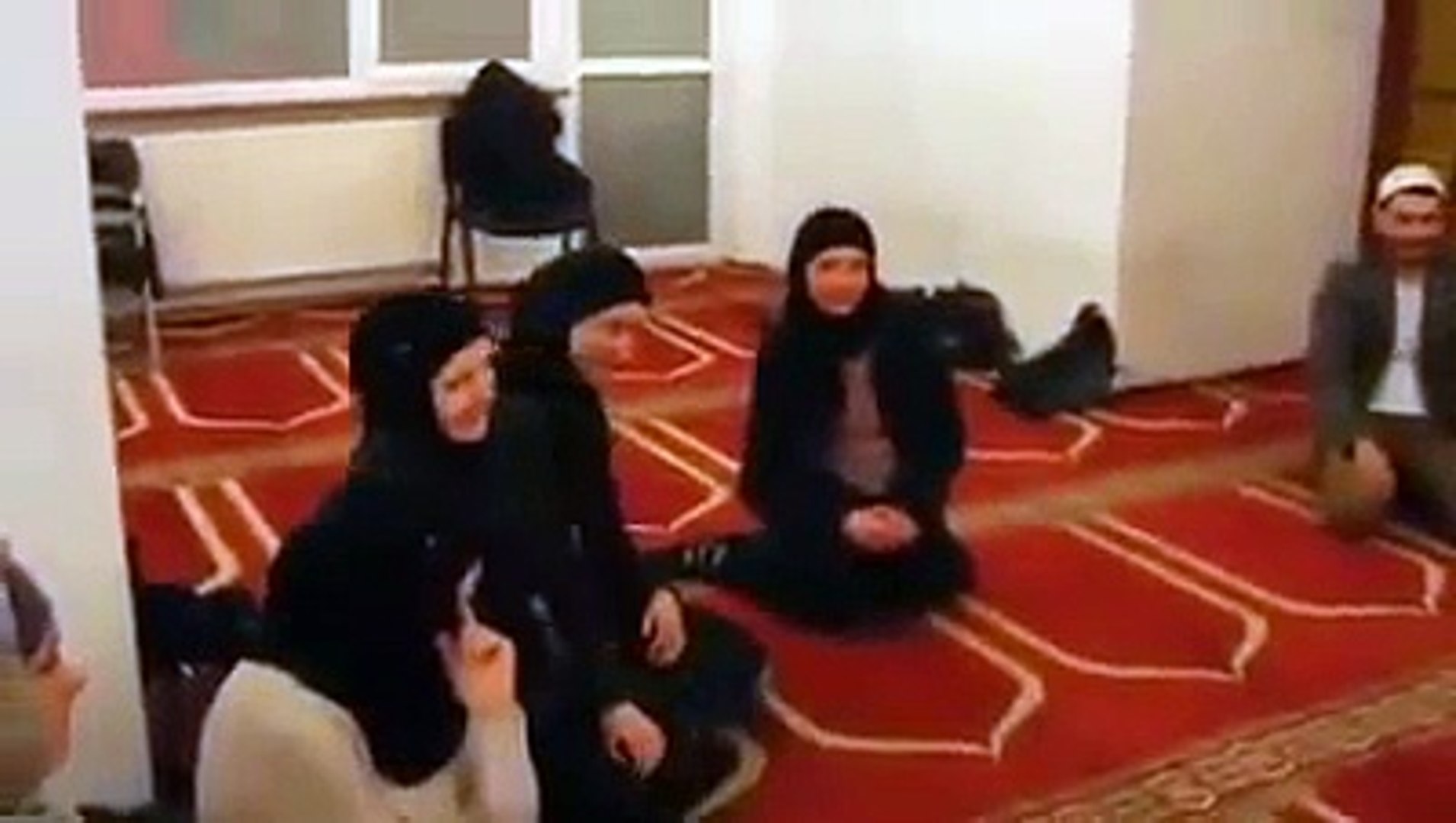 ⁣Ukrainian Girl Converts to Islam in Ukraine