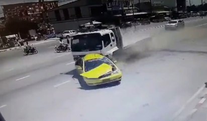 Kamyonet Taksiyi Biçti: 5 Ölü