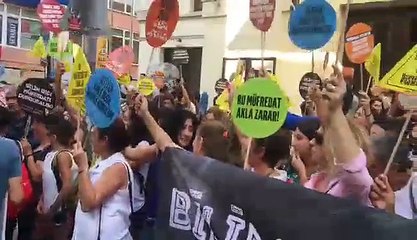 Bilimsel ve laik eğitim isteyenler Kadıköy'de toplandı