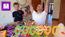 5 000 000 ПОДПИСЧИКОВ Мальчики ПРОТИВ Девочек КОНФЕТЫ против КАМНЕЙ Ката vs Макс Kid hits 5 mln subs Challenge new video