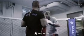 Ce combattant MMA met son coach KO sans le vouloir