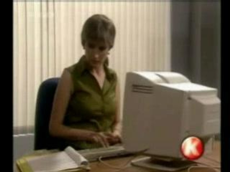 Une Secrétaire blonde