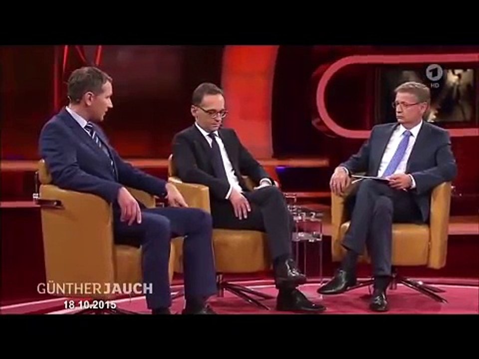 BUNDESZENSURMINISTERCHEN  HEIKO SNICKERS  (SPD)  EKELT SICH VOR DEUTSCHER FLAGGE