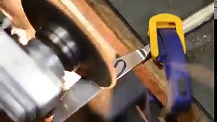 شاهد كيف صنع سكين حاد بالعمله مهاره فائقه