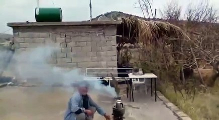 Adam Semavere Uçan tekme Atıyor