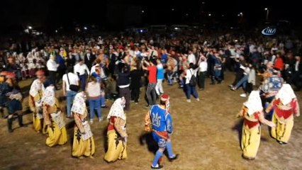 Eski Bakandan Efeleri Kıskandıracak Zeybek Gösterisi