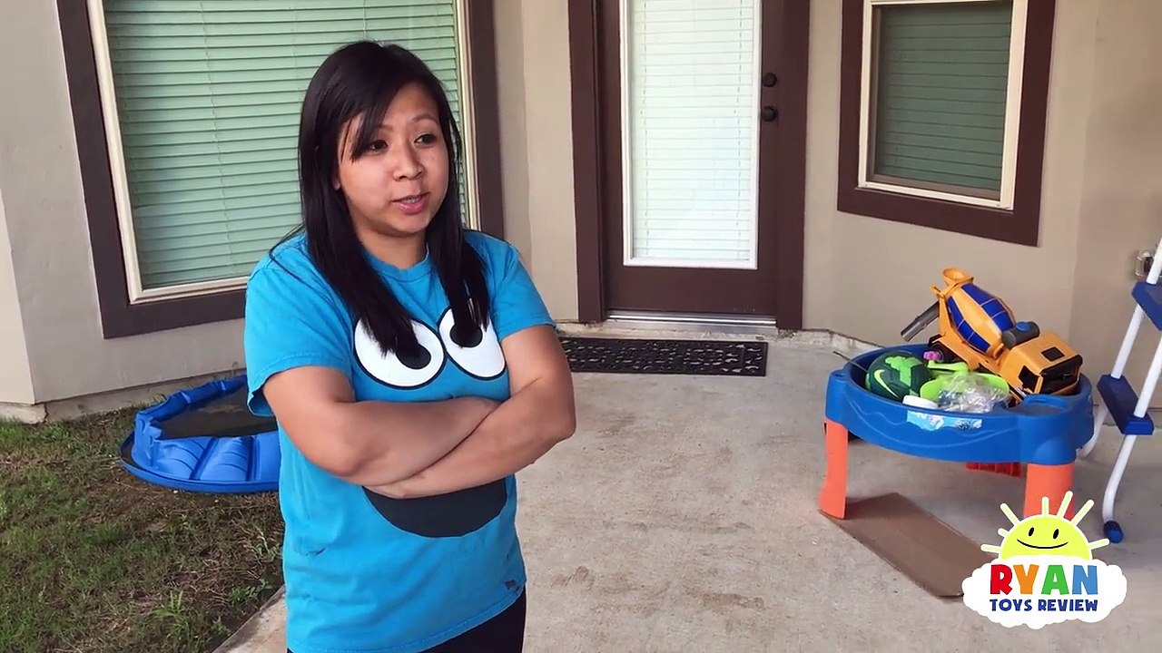 FOAM WRAP CHALLENGE EXTREME GONE WRONG! Parent vs Kid Family Fun Activities with Ryan ToysReview