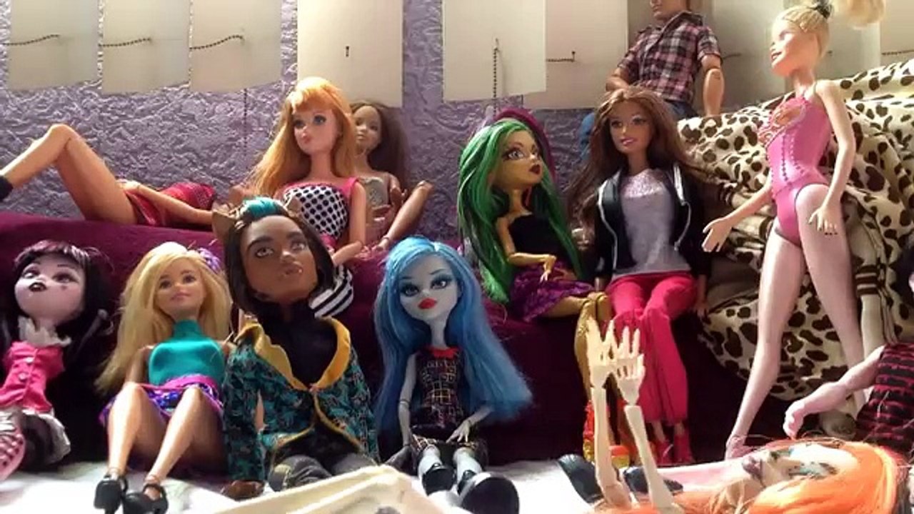 Vida de boneca 1 (stop motion Monster High-Barbie)