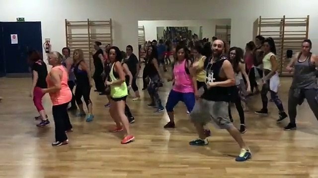 Ricardo Rodrigues - Zumba Fitness - Quitémos la roupa - Dani J