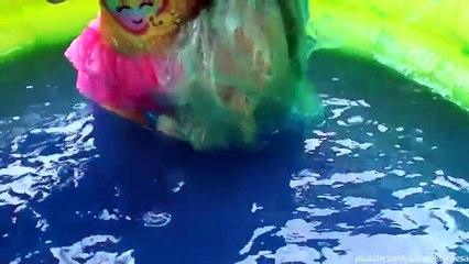 Download Video: Susto na Piscina de Slime Baff Gosma Verde Novelinha Baby Alive Bia Bagunça Portugues Disn