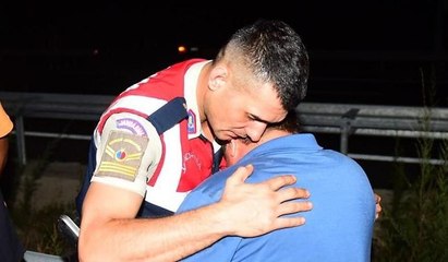 Bursa'da mobilya yüklü TIR yandı, jandarma sürücüyü böyle teselli etti