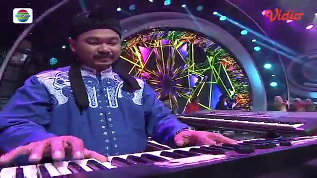 Rhoma Irama dan Rita Sugiarto - Piano (Legenda Dangdut Rhoma Irama)