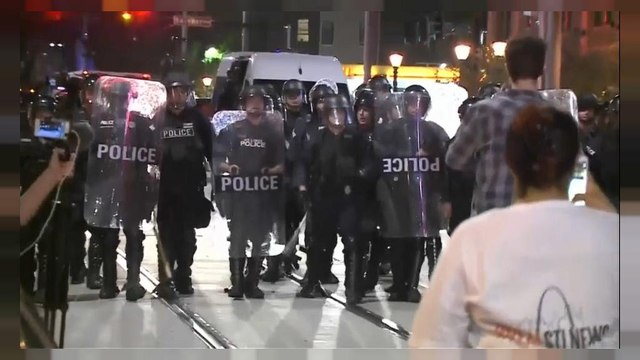 Absolvição de antigo agente exacerba tensão racial nos Estados Unidos