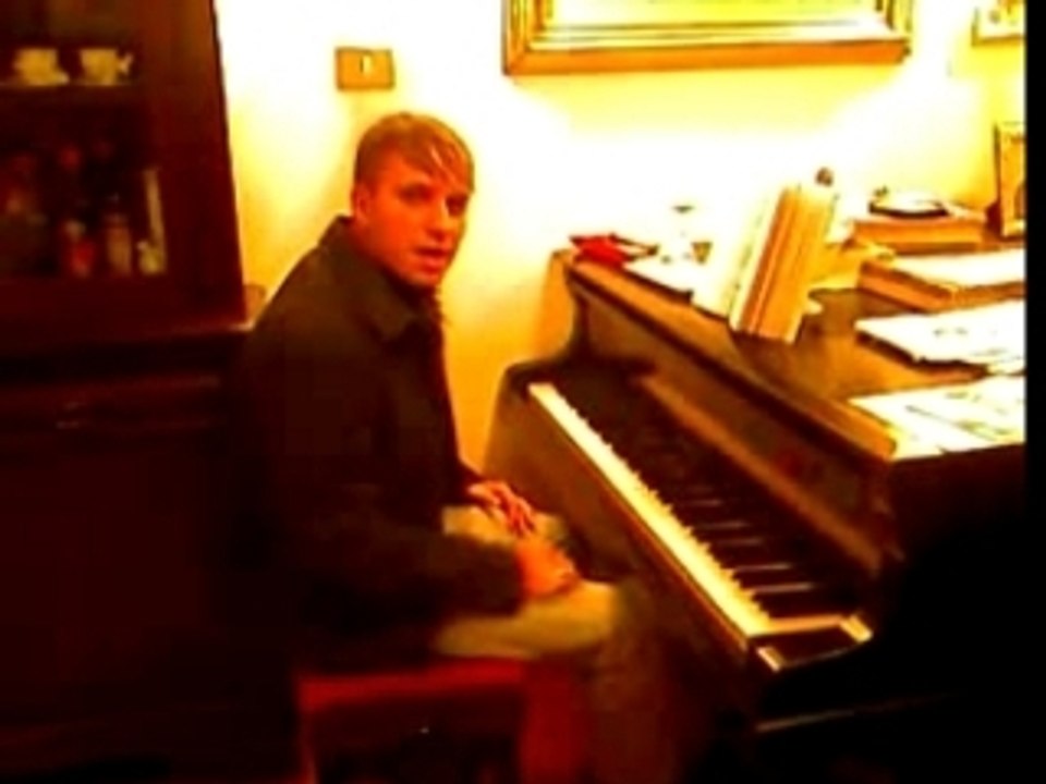 4/11/07 EMANUELE CARIOTI SINGS LITTLE PART OF NOVEMBER RAIN