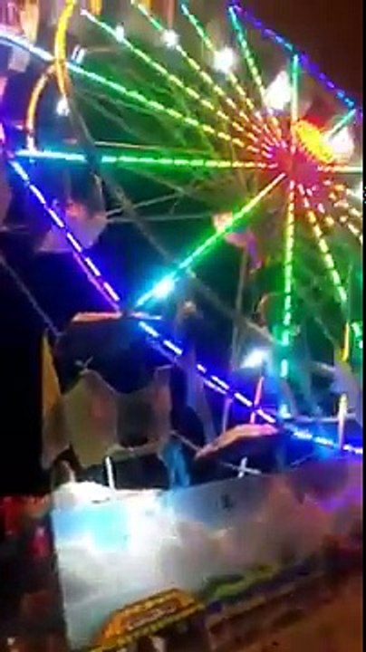 Cet ouvrier tombe d'une Grande Roue en tentant de la réparer !