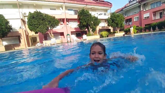 Eski Ev Havuzda oyunlar yarışmalar, Korsan Havuz, Eğlenceli çocuk videosu