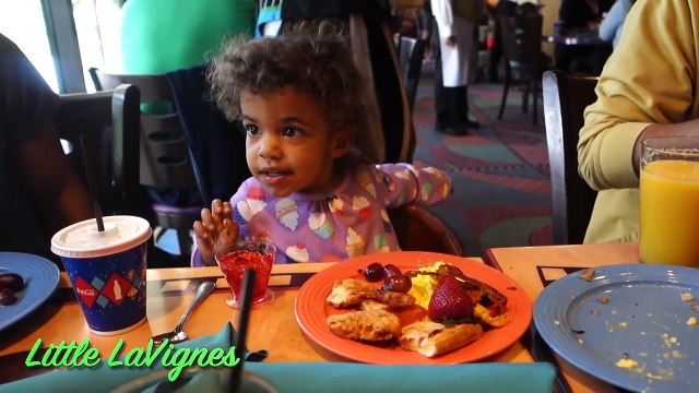 Family Fun at Disneyland Amusement Park REAL LIFE Disney Minnie Mouse + Goofy! ~ Little LaVignes