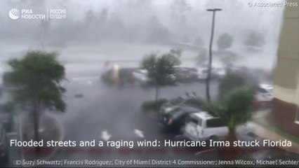 Des rues inondées et un vent rageur: l'ouragan Irma a frappé la Floride