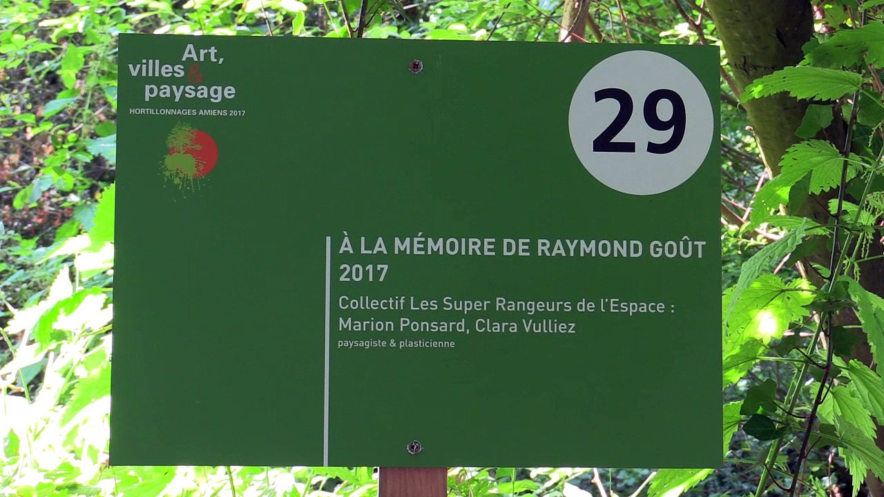 A la mémoire de Raymond Goût, installation paysagère de Marion Ponsard et de Clara Vulliez - Festival Art Villes et Pays