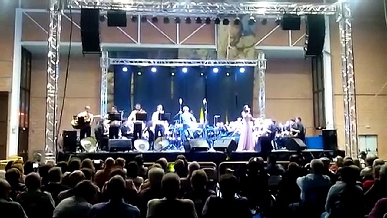 Nuria Fergó concierto "México Lindo Sinfónico" en Canals (Valencia) 2