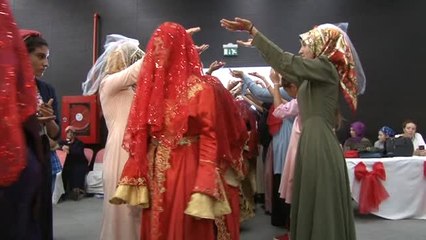 Arnavutköy'de Toplu Kına Töreni