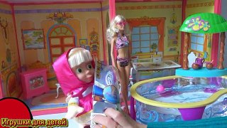 Dans le Jouer poupées Barbie