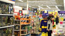 THE LEGO BATMAN MOVIE CHARACTERS IRL MEET AND GREET at Toys R Us Batman Robin Bat Girl
