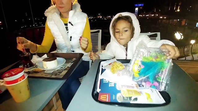 Elif Mc donalds keyfi eksik oyuncakları tamamlıyoruz, eğlenceli çocuk videosu