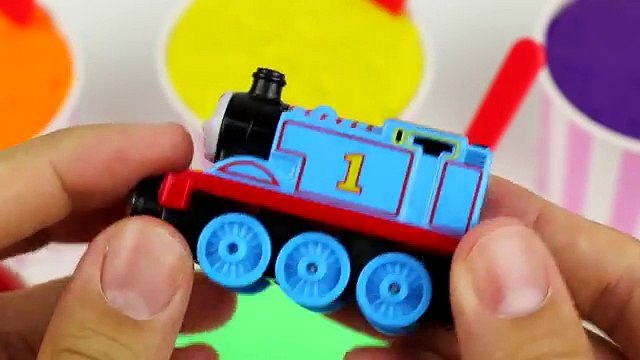 Des voitures crème des œufs gelé de la glace souris porc pâte à modeler réservoir le le le le la jouets Surprise mickey thomas peppa 2