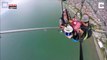 Deux hommes pêchent depuis un parapente, la vidéo WTF