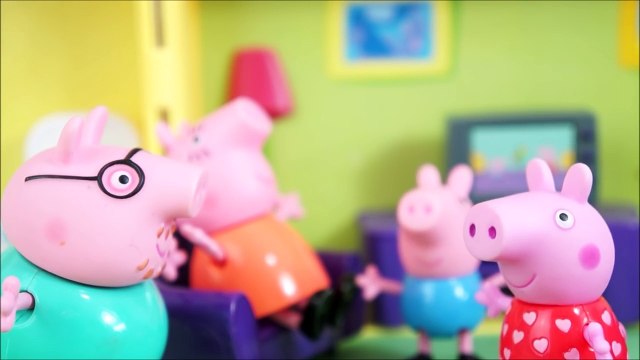 Pig George da Família Peppa Pig na Piscina de Bolinhas! Completo em Portugues