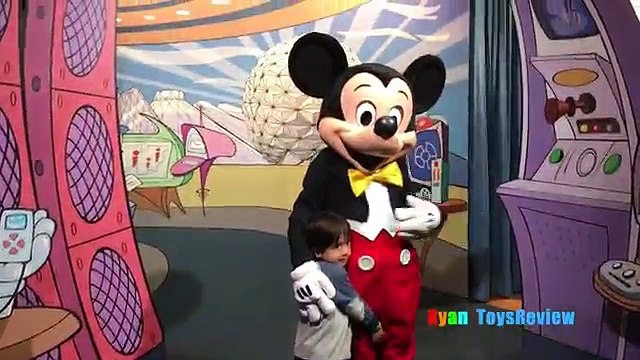 Amusement Park for Kids Rides! Meeting Disney Characters + Animal Kingdom Hotel + Toy Hunt