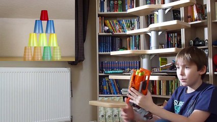 Nerf Schusstest - Becher umknallen | Magicbiber