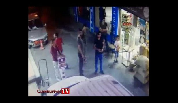 Tıraş makinesini vermeyen kuaföre pompalı tüfekle saldırdı