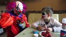 Bebé mala lucha comida bromista alimentos Joker lucha