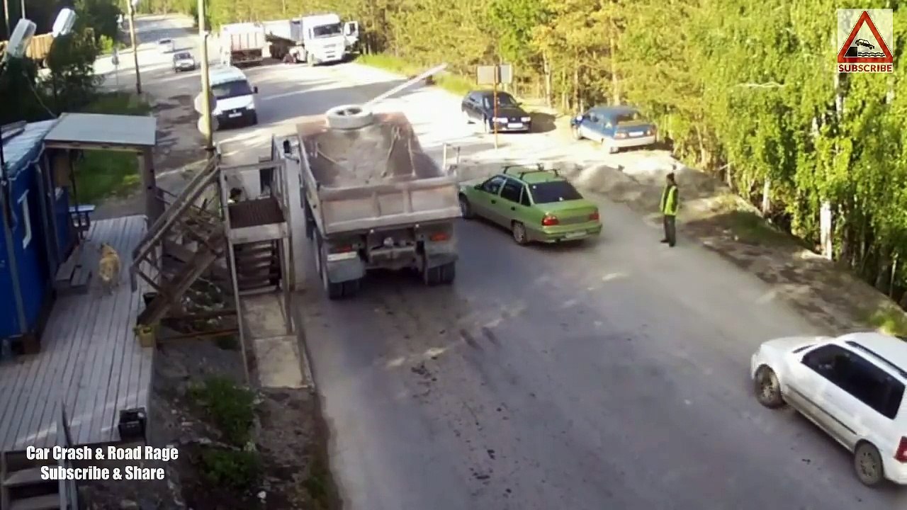 IDIOT WOMEN DRIVERS CAUGHT ON CAM! Ultimate Women Driving FAILS 2017