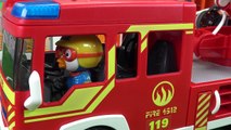 뽀로로 친구 소방대원들 물대포로 오토바이 불을 끄다. 플레이모빌 씨티액션 소방차 놀이 Playmobil Firefighters with Water Pump ❤ 뽀로로 장난감 애니