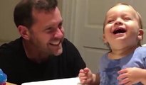 Babasıyla beatbox yapan bebek gülümsetti