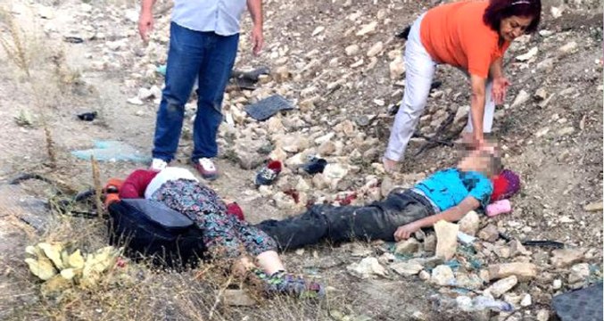 Okul Yolunda Korkunç Kaza: Anne-Oğul Yan Yana Can Verdi