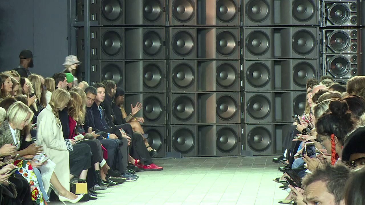 Versus Versace muy sexy en la Fashion Week de Londres