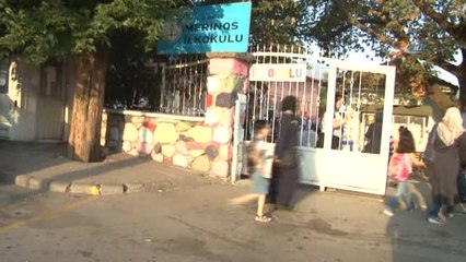 Ders Başı Yapan Süriye'li Öğrenciler Türk Bayrağını Öpüp Teşekkür Etti