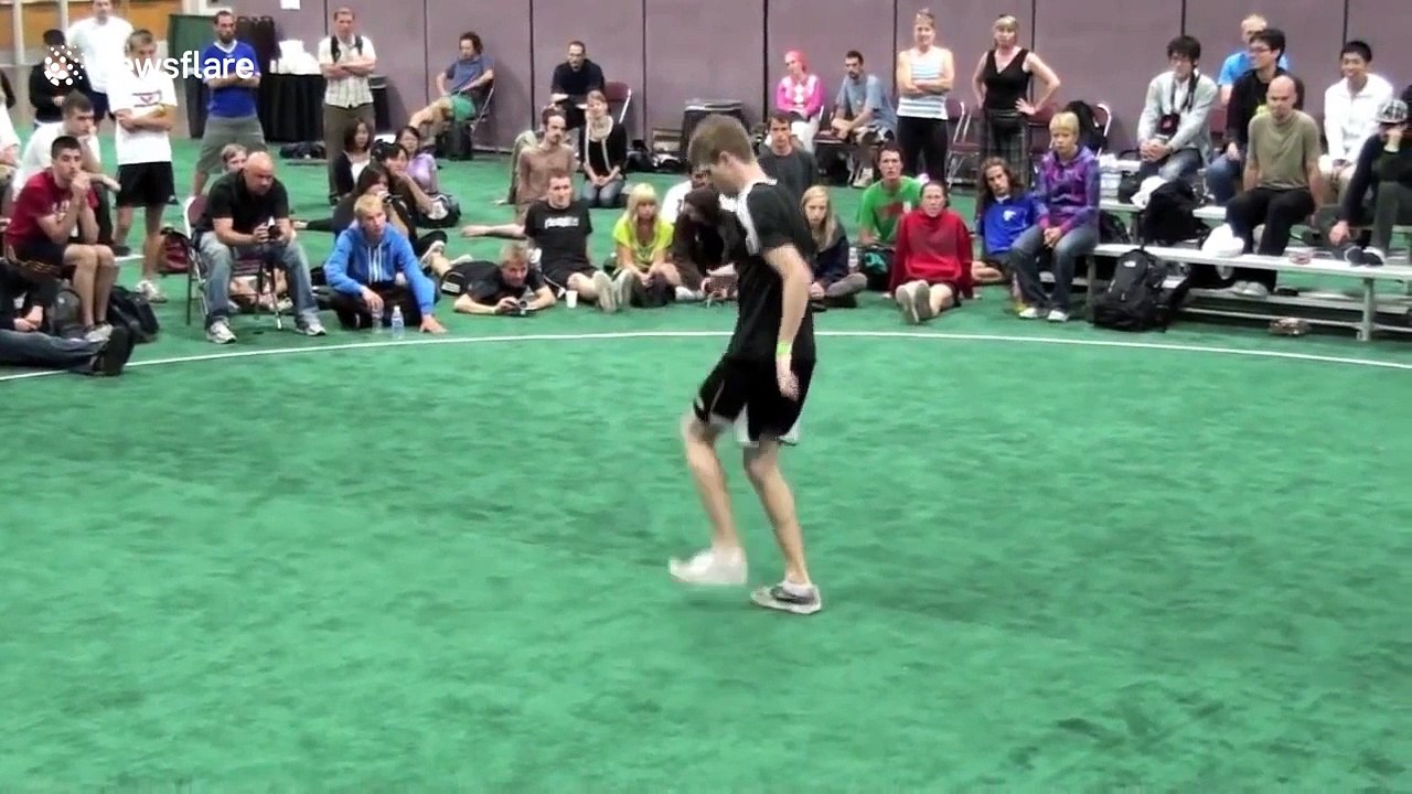 Mesmerisingly brilliant hacky sack routine