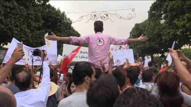 La ley de amnistía de Túnez recibe la respuesta en contra de 2.000 tunecinos