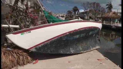 Los habitantes de los Cayos de Florida trabajan en el impacto de Irma