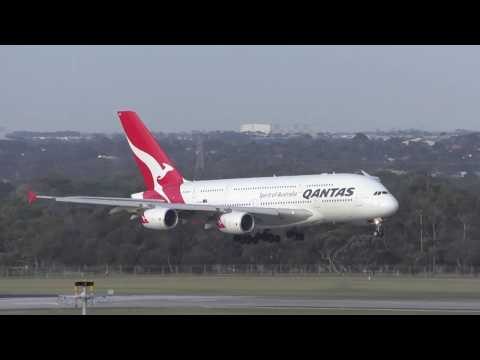 Planes Wobble in High Winds While Landing at Melbourne Airport