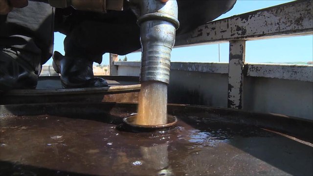 مناطق المعارضة جنوب سوريا تعاني شح الوقود