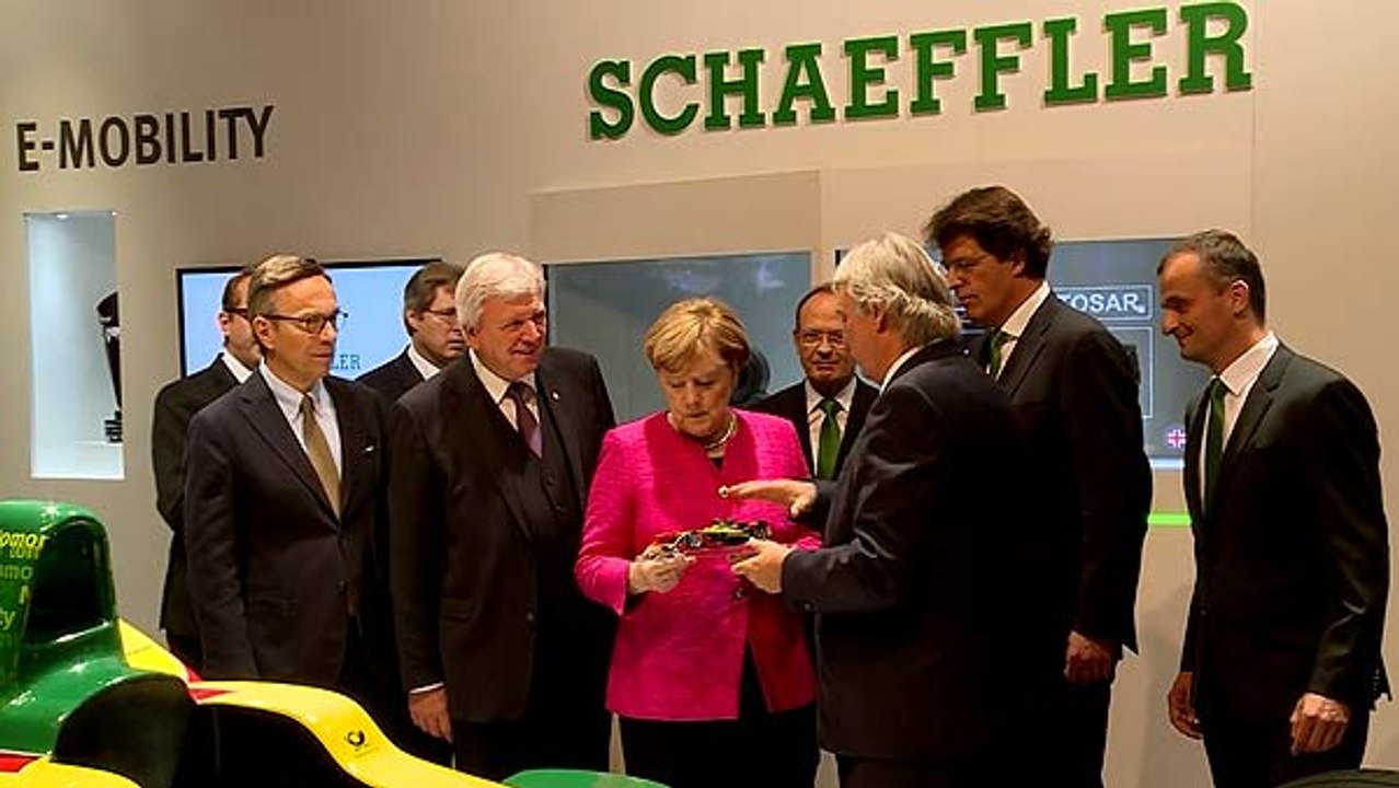 Schaeffler IAA 2017: Besuch von der Kanzlerin