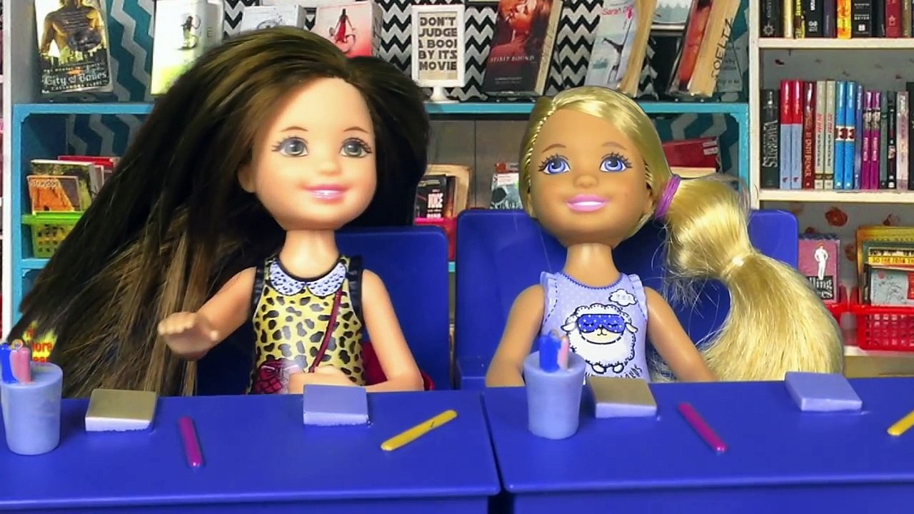 Мультик Барби Челси Обкакалась Видео с куклами Barbie для девочек