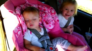 Baby_Fast_Asleep_Until_Her_Favorite_Song_Comes_On(videomasti.com)